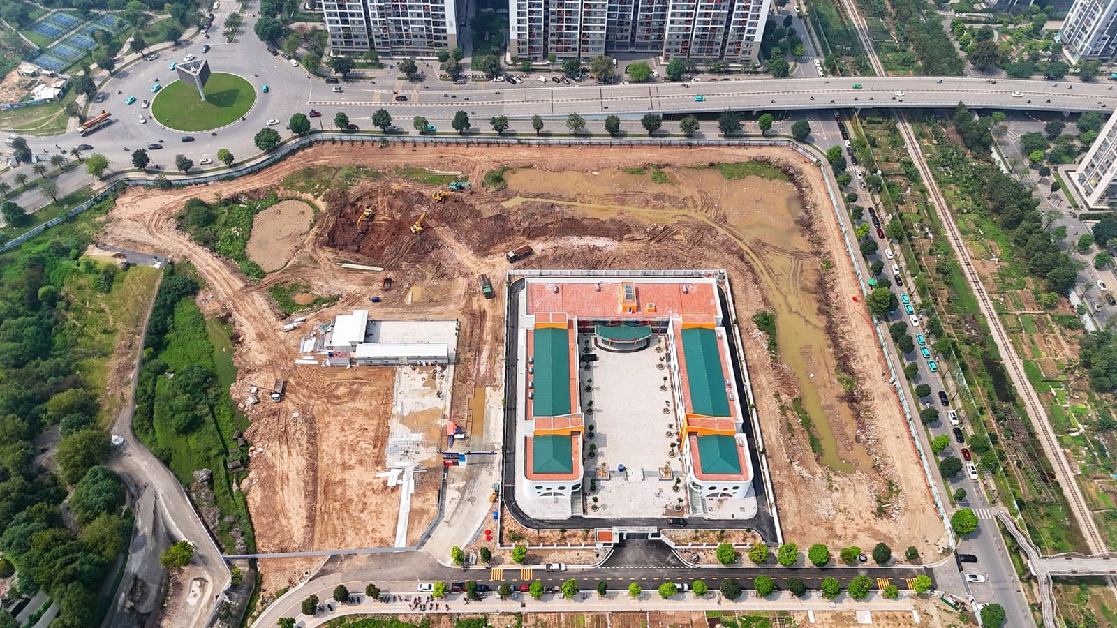 Hình ảnh tiến độ xây dựng dự án The Sola Park Imperia Smart City vào tháng 4 năm 2024.